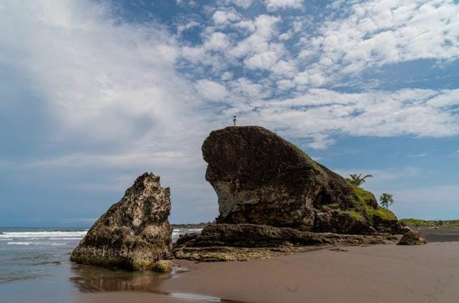pantai cimanuk