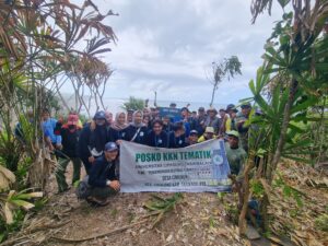 Pemdes Cimanuk dan KKN Uncip Buka Lahan Camping Ground di Pantai Padabumi